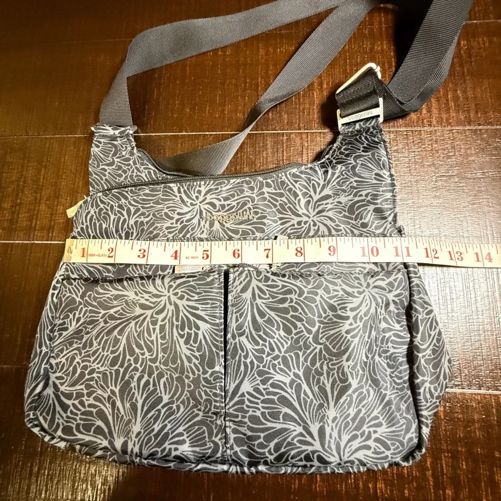 Baggallini‎ Everywhere Crossbody Bag Black Floral Nylon Travel Purse RFID Pouch